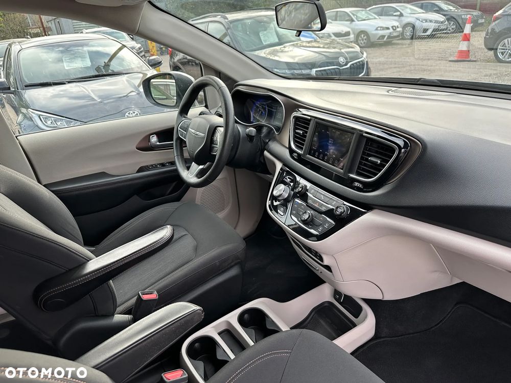 Chrysler Pacifica - 28