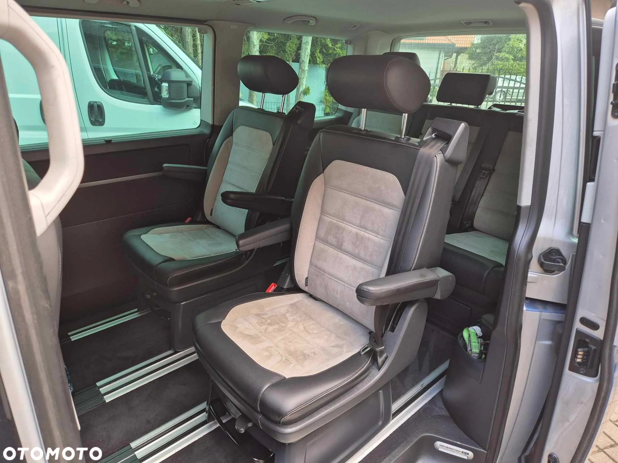 Volkswagen Multivan - 11