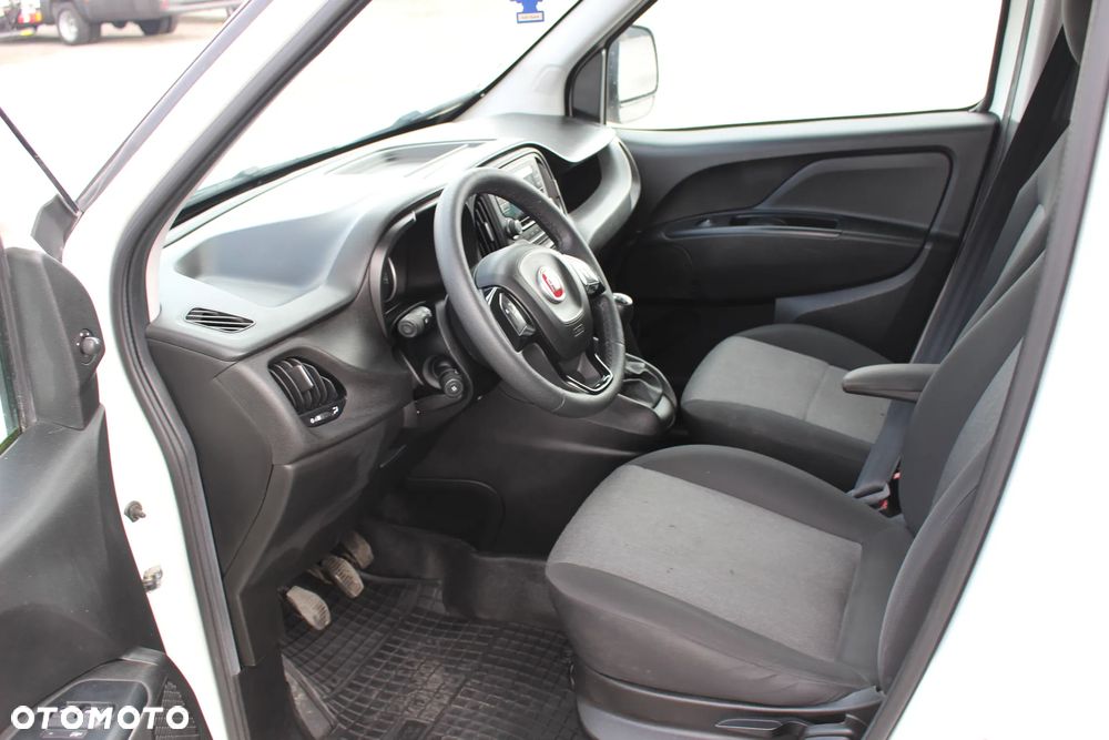 Fiat DOBLO 1.3 multijet 95KM / KLIMA /NAWIGACJA / B.DRZWI/ SERWIS FR/ IDEALNY STAN / - 9