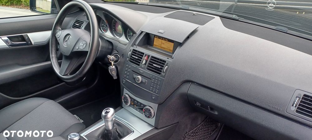 Mercedes-Benz Klasa C 200 Avantgarde Edition - 29