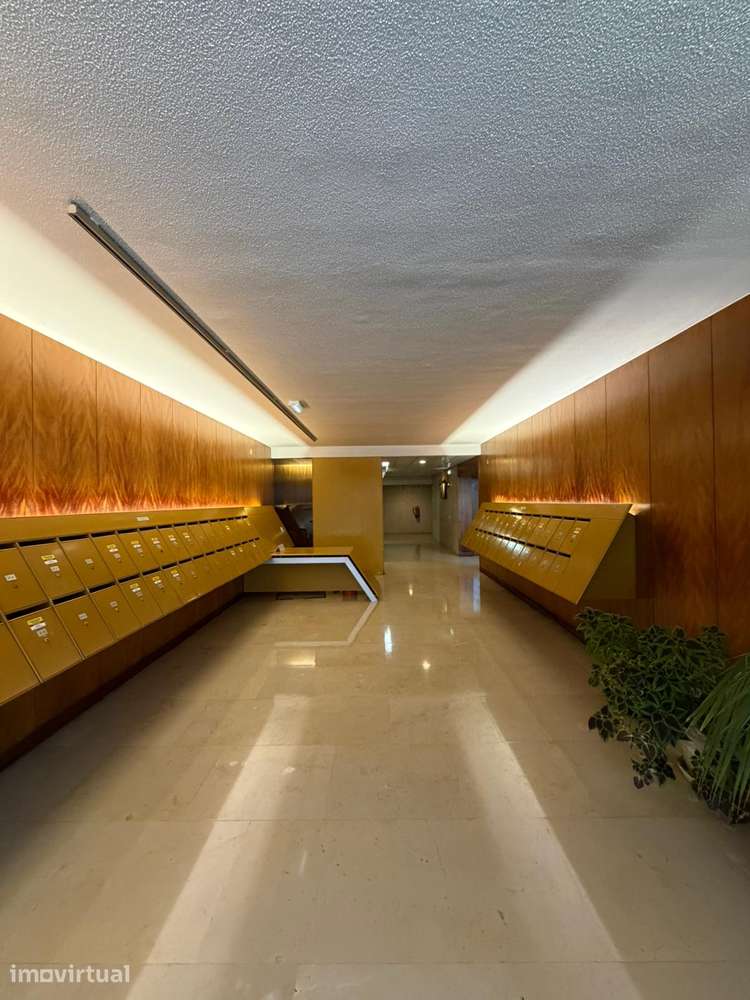 Quarto mob. cama de solteiro wc  priv Condomín. Qta da Luz - Telheiras - Grande imagem: 2/15