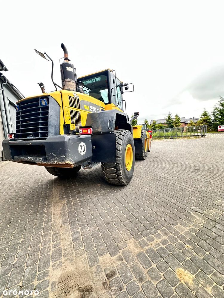 Komatsu WA250PZ - 4