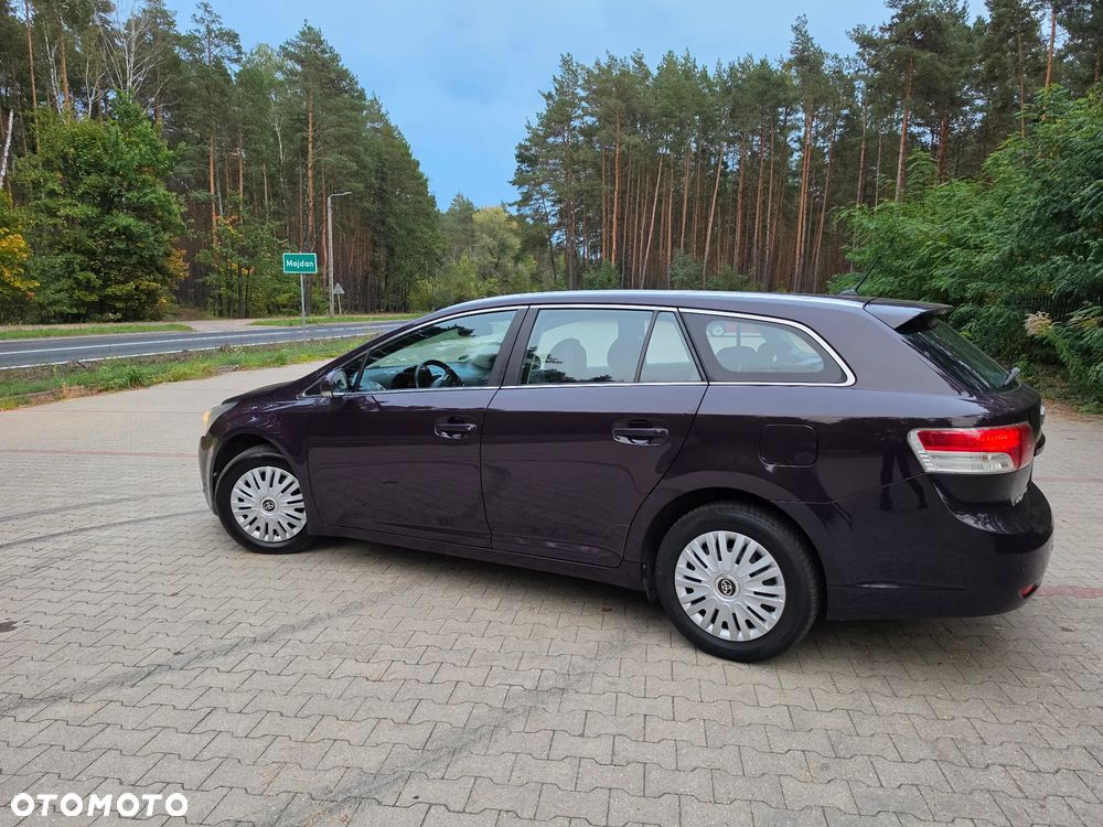 Toyota Avensis - 8