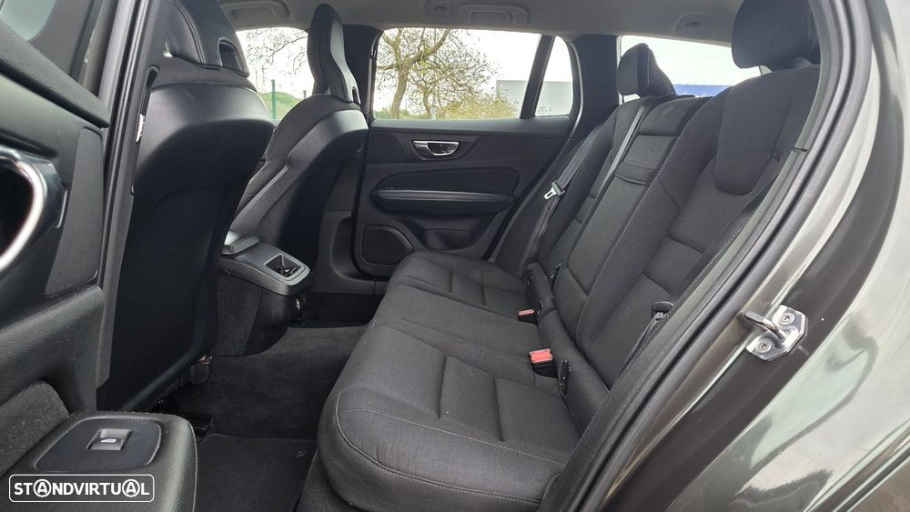 Volvo V60 2.0 D3 Momentum Core - 16