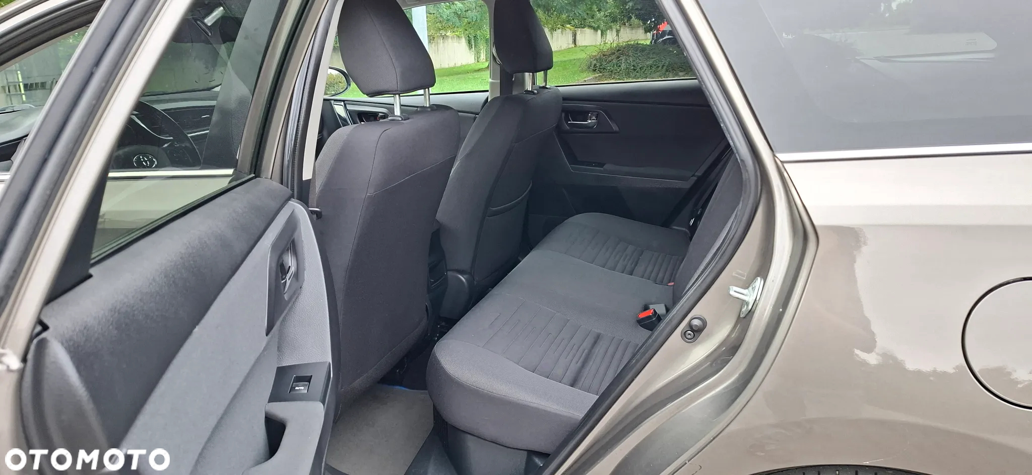 Toyota Auris 1.8 VVT-i Hybrid Automatik Touring Sports Executive - 22