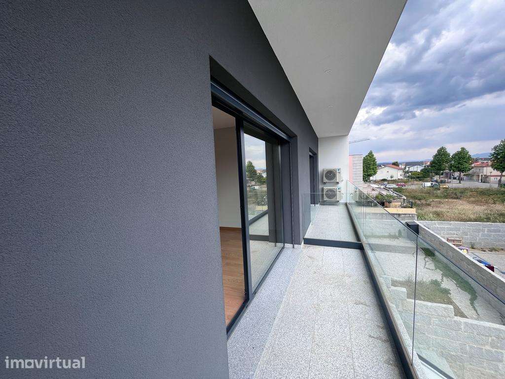 Moradia T4 com Espaço Exterior - Viseu - Grande imagem: 2/21