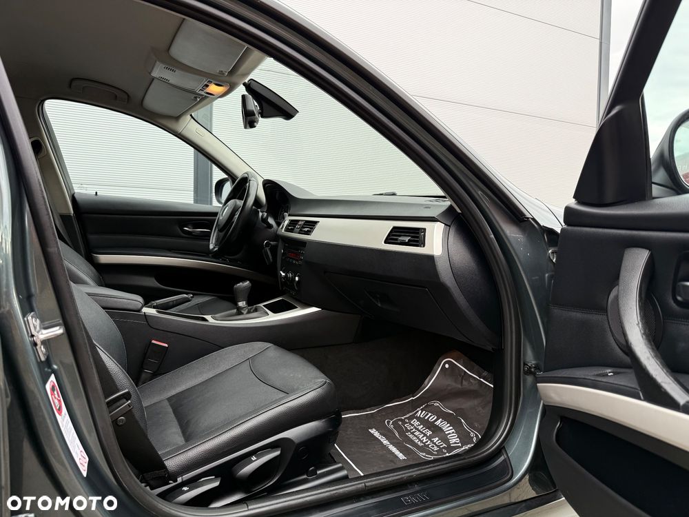 BMW Seria 3 320i Edition Sport - 29