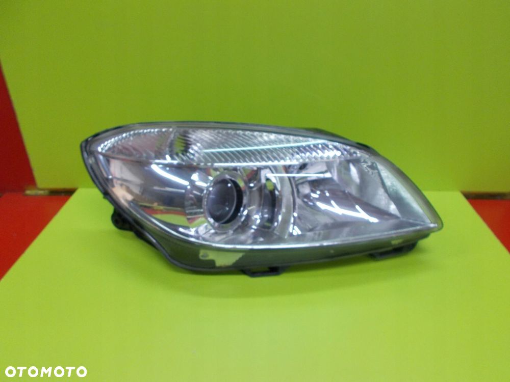 SKODA FABIA II ROOMSTER 06-10 LAMPA PRAWA PRZÓD PRZEDNIA SOCZEWKA - 1