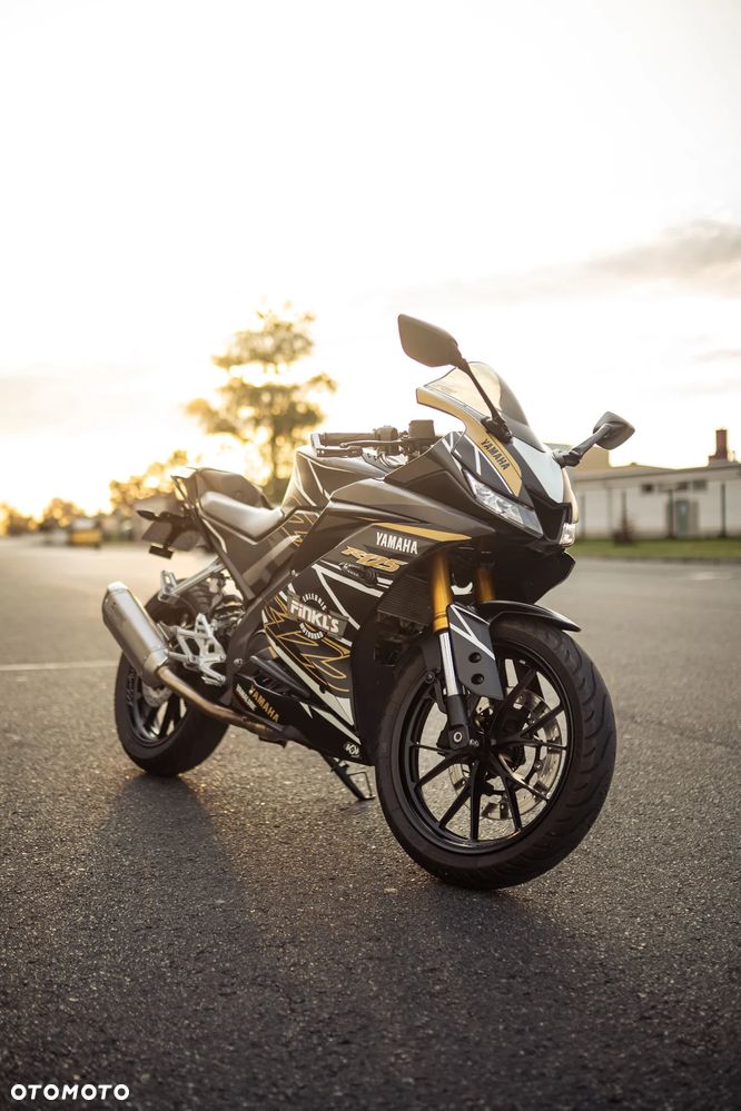 Yamaha YZF - 1