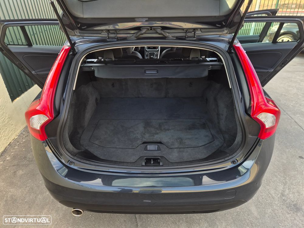 Volvo V60 1.6 D2 Momentum Eco - 16