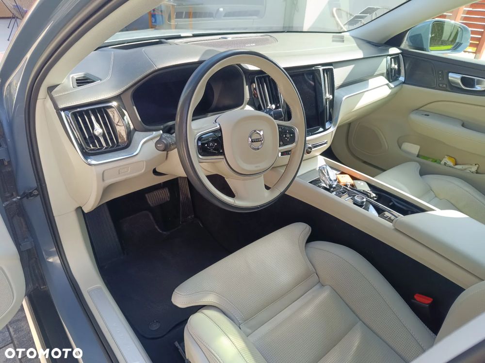 Volvo V60 Cross Country Plus B5 B AWD - 18