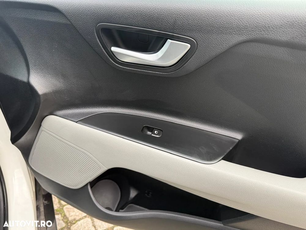 Kia Stonic 1.2 MPI 5MT Trend - 30