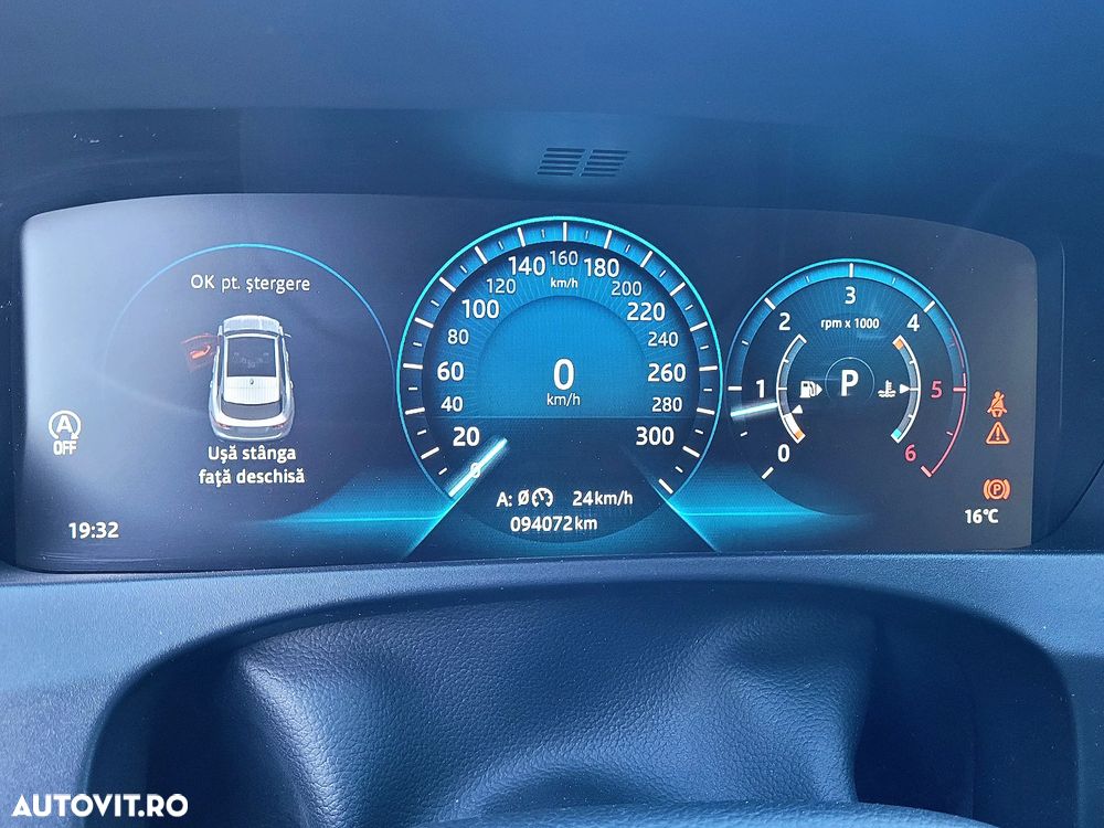 Jaguar F-Pace 25d AWD Portfolio - 17