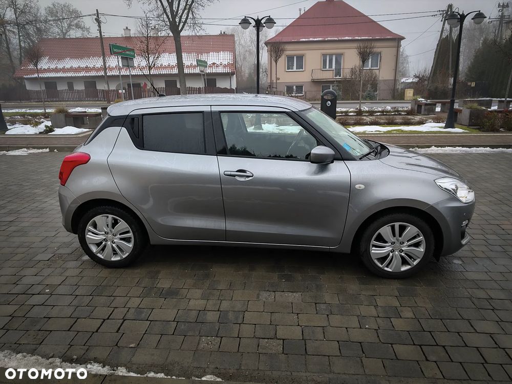 Suzuki Swift 1.2 Premium Plus CVT - 2