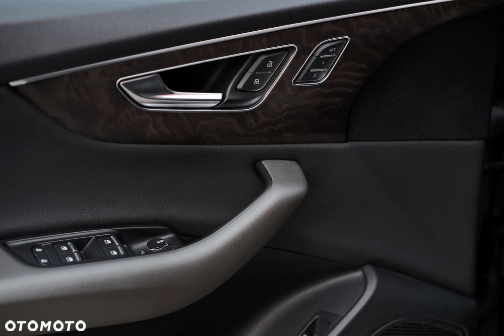 Audi Q8 55 TFSI quattro tiptronic - 18