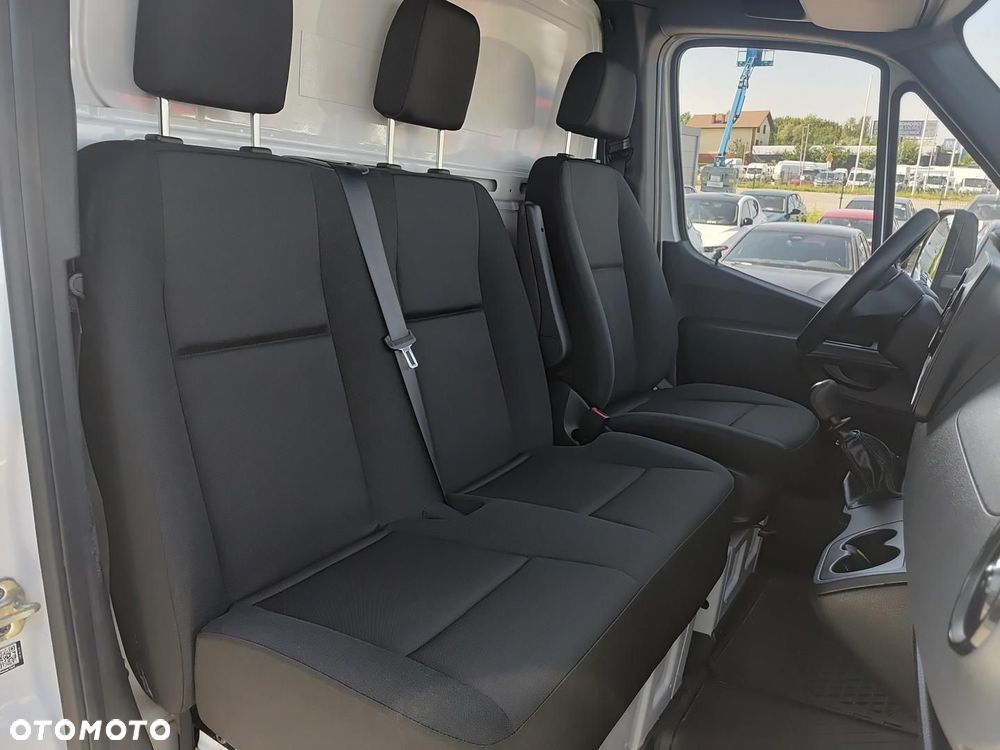 Mercedes-Benz Sprinter - 23