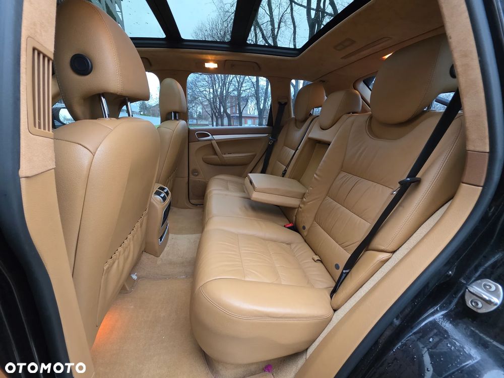 Porsche Cayenne - 22