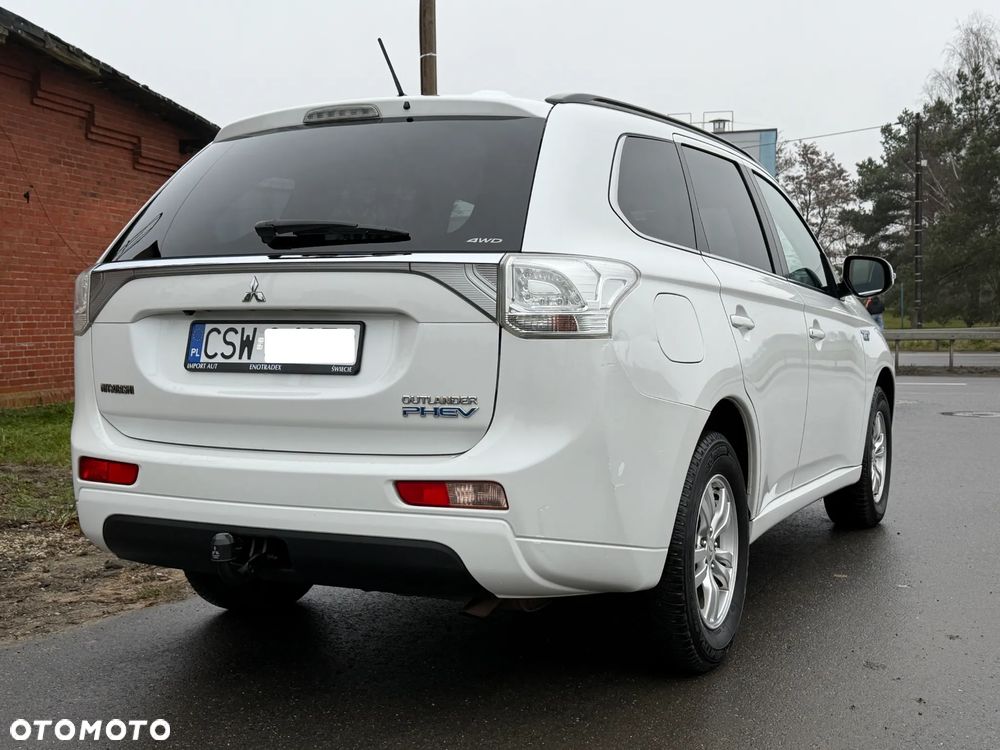 Mitsubishi Outlander 2.0 4WD - 7
