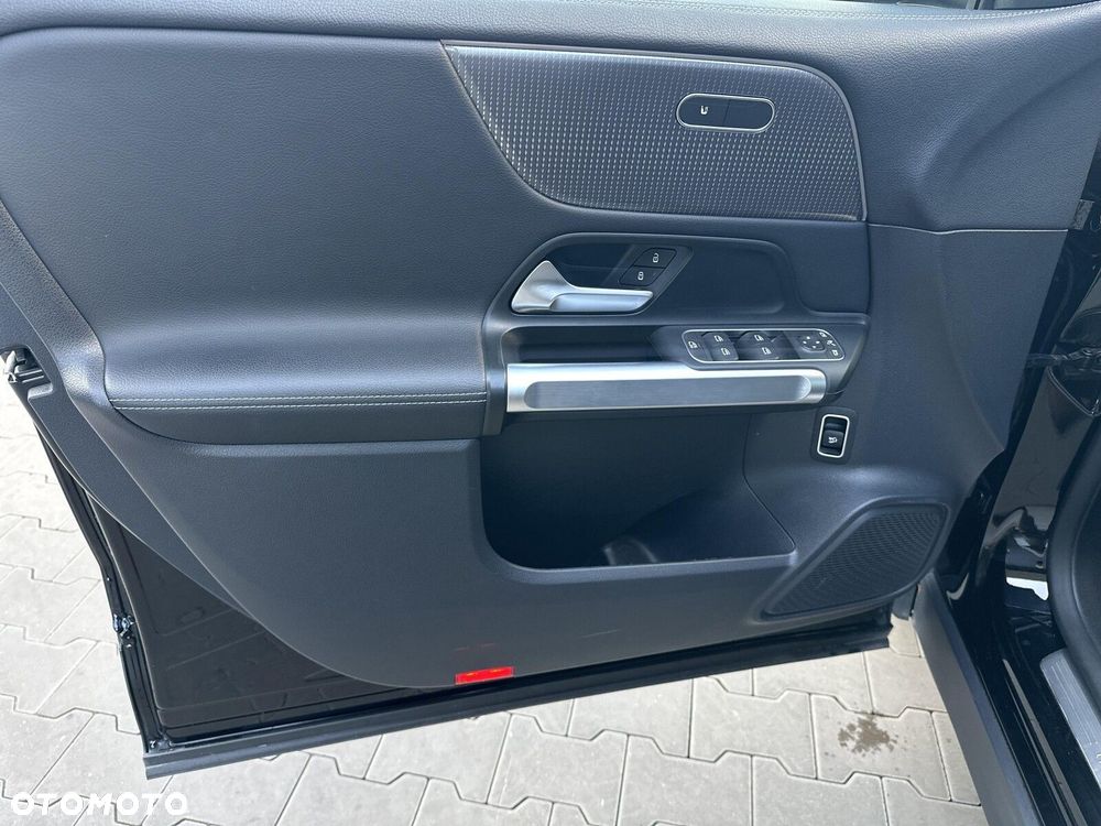 Mercedes-Benz EQB - 21