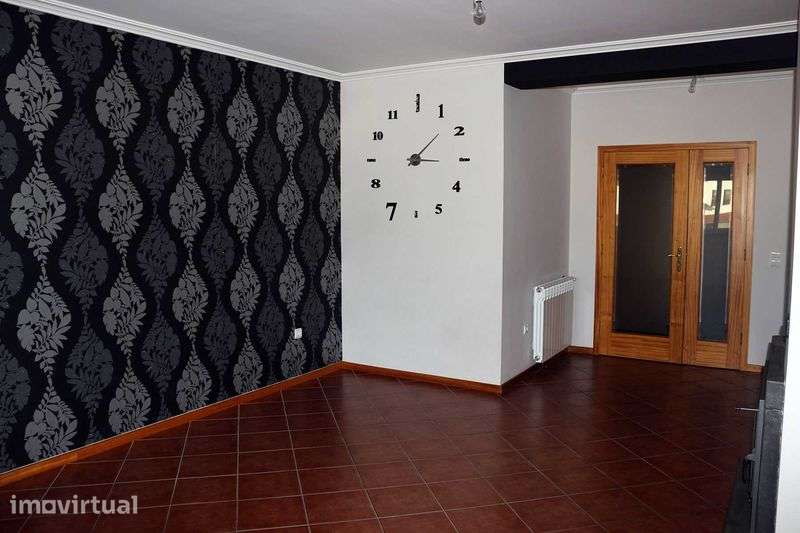 Aluga-se Apartamento T2 - Oiã - Ao lado do Continente - Grande imagem: 2/9