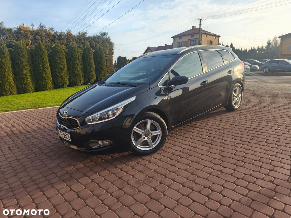 Kia Ceed 1.6 GDI Dream Team Edition - 1