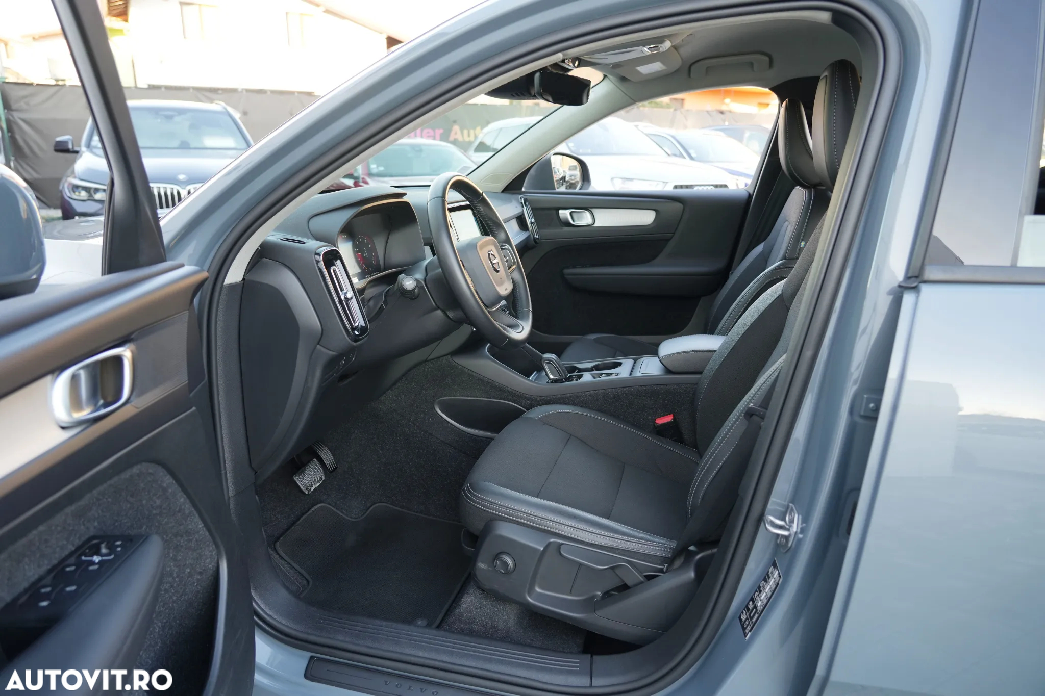 Volvo XC 40 T3 AT8 Momentum Pro - 12