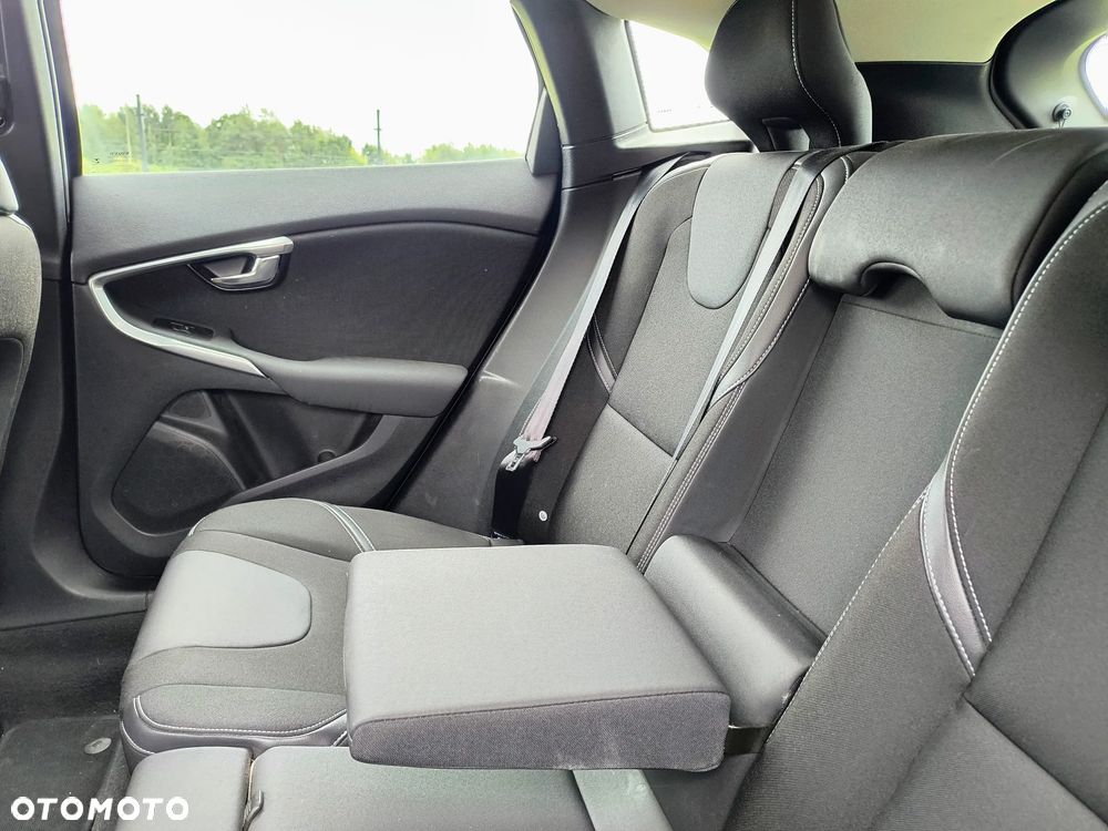 Volvo V40 D4 Drive-E Momentum - 10