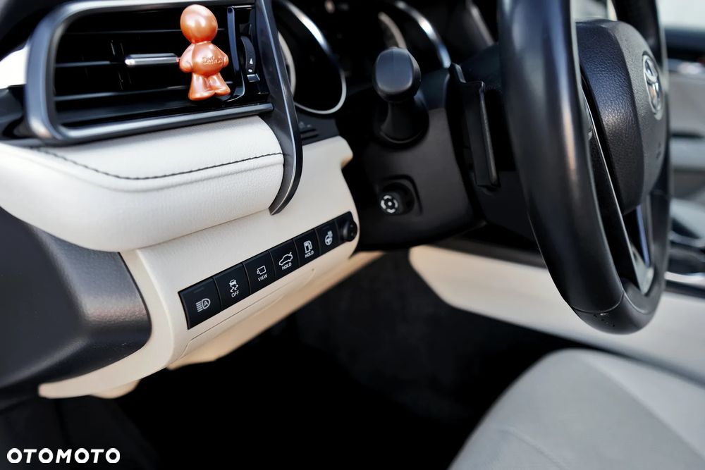 Toyota Camry 2.5 Hybrid Executive CVT - 23