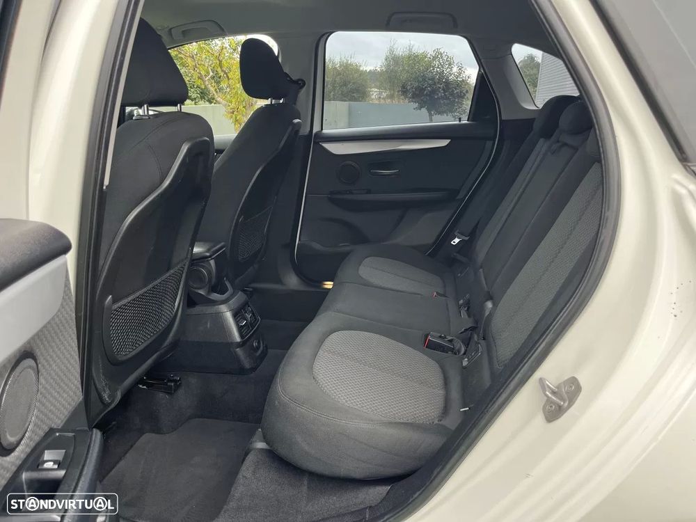 BMW 218 Active Tourer d Line Sport - 29