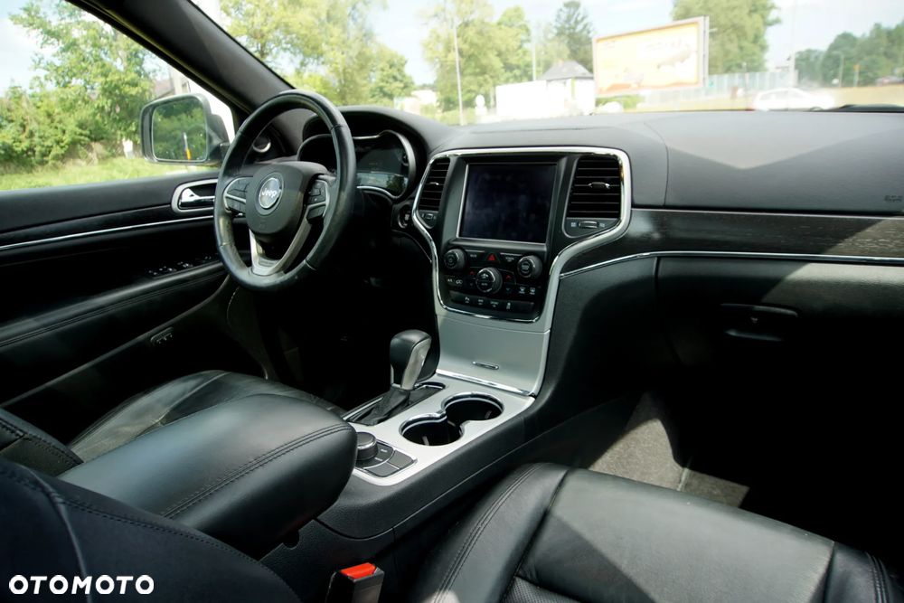 Jeep Grand Cherokee - 16