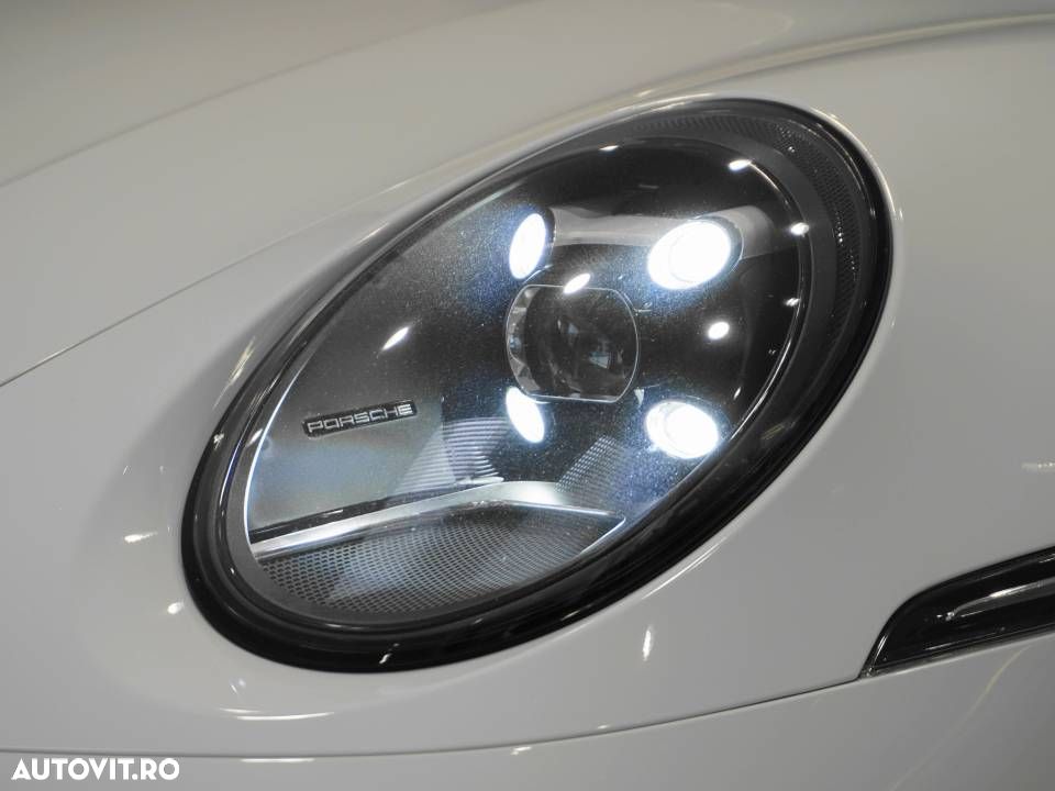 Porsche 911 Carrera Cabriolet PDK - 9