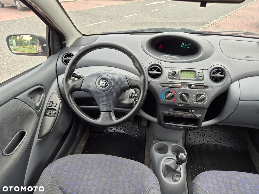 Toyota Yaris - 10