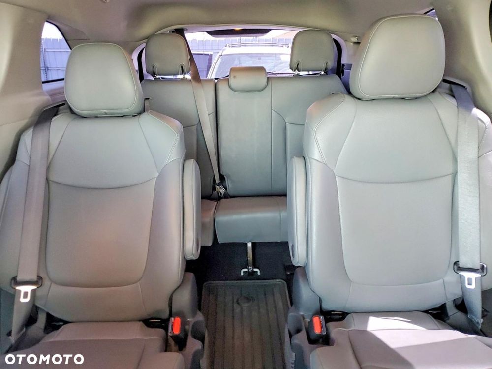 Toyota Sienna - 12