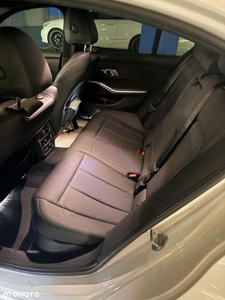 BMW Seria 3 330i xDrive Sport Line - 8