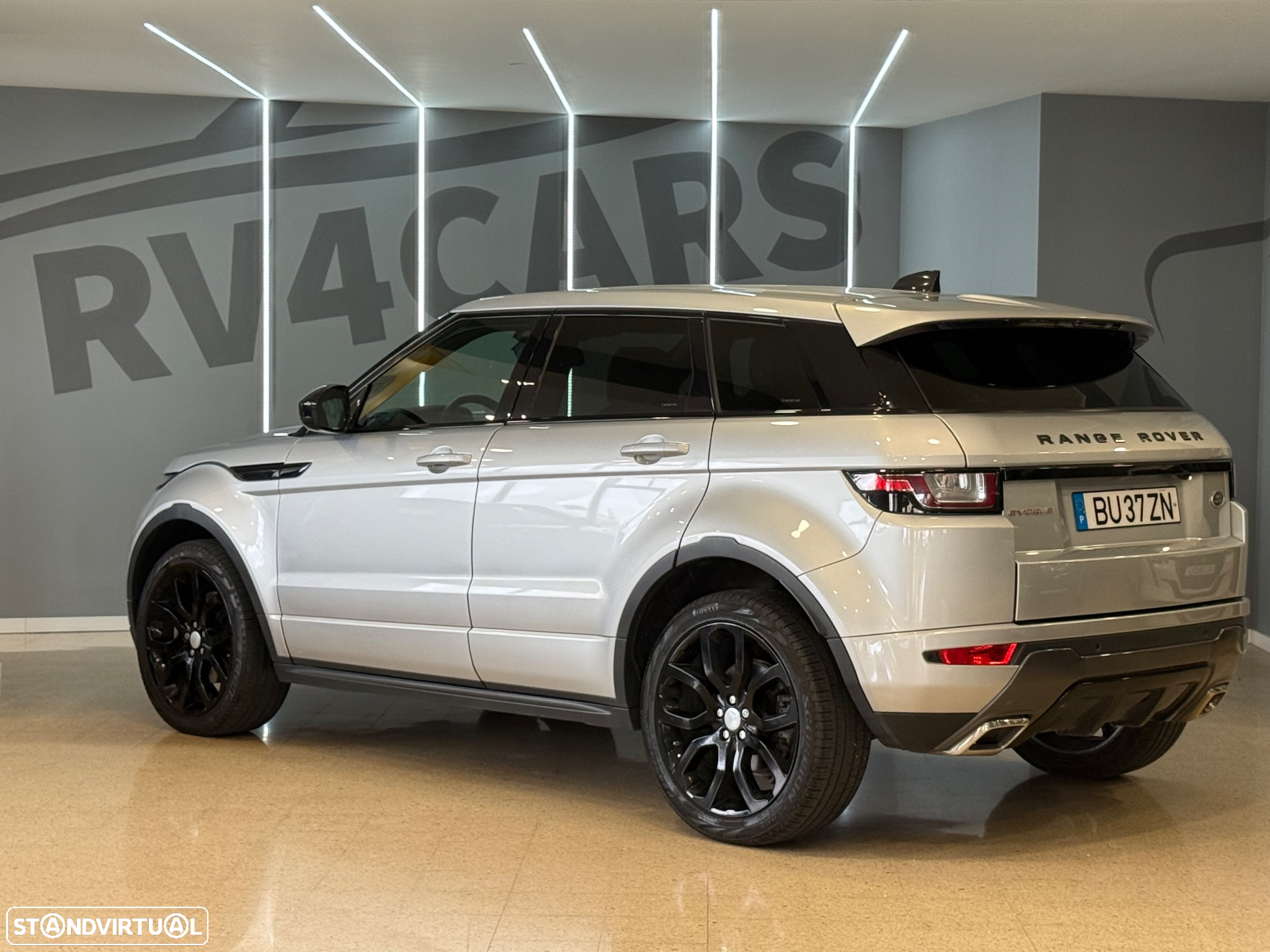 Land Rover Range Rover Evoque 2.0 D150 AWD R-Dynamic HSE Auto - 11