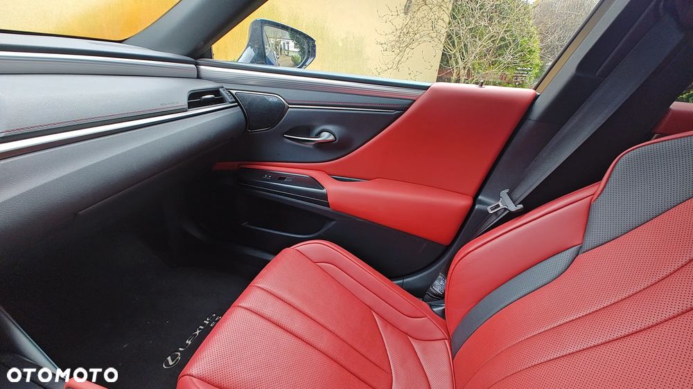 Lexus ES 300h F Sport - 13