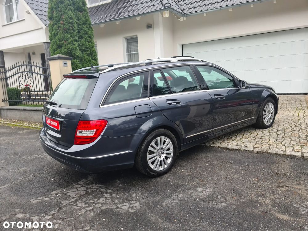Mercedes-Benz Klasa C 180 CGI BlueEff Elegance - 26