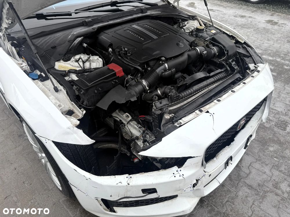 Jaguar XE S - 8