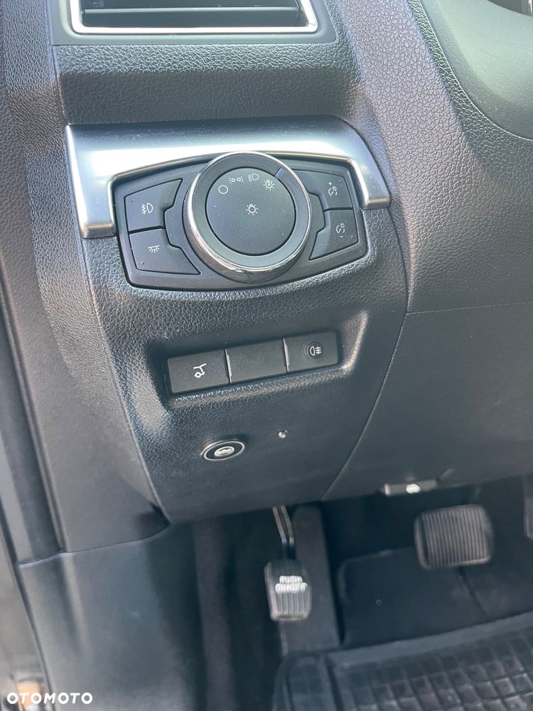 Ford Explorer - 16