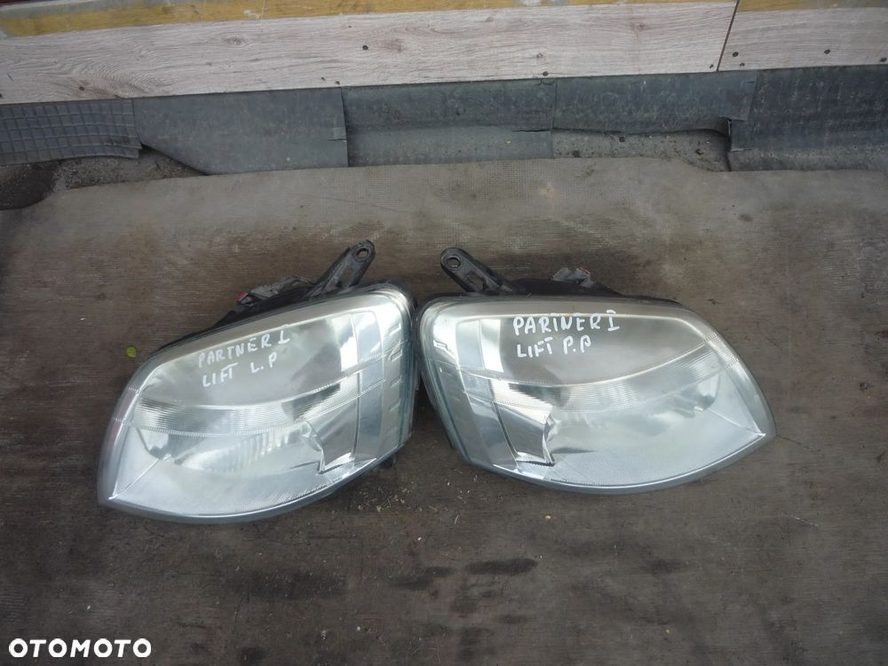 PEUGEOT PARTNER I LIFT LAMPA PRZEDNIA LEWA LUB PRAWA - 1