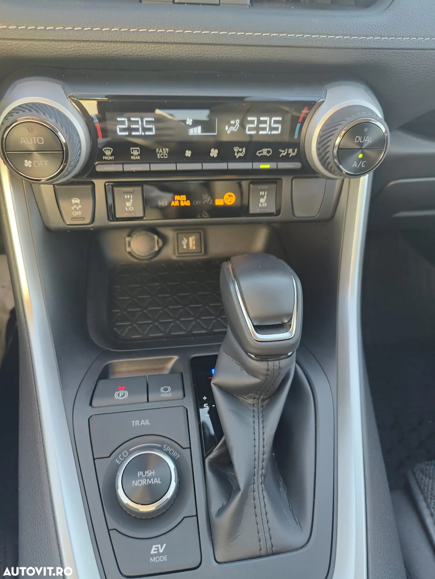 Toyota RAV4 - 9