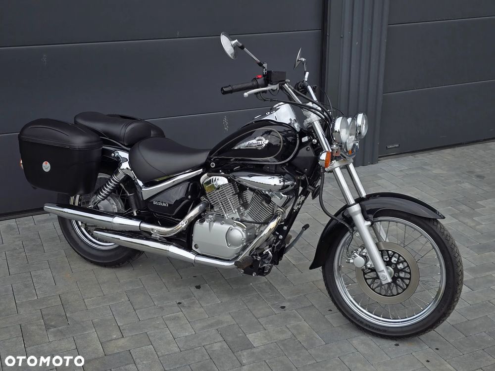 Suzuki Intruder - 10