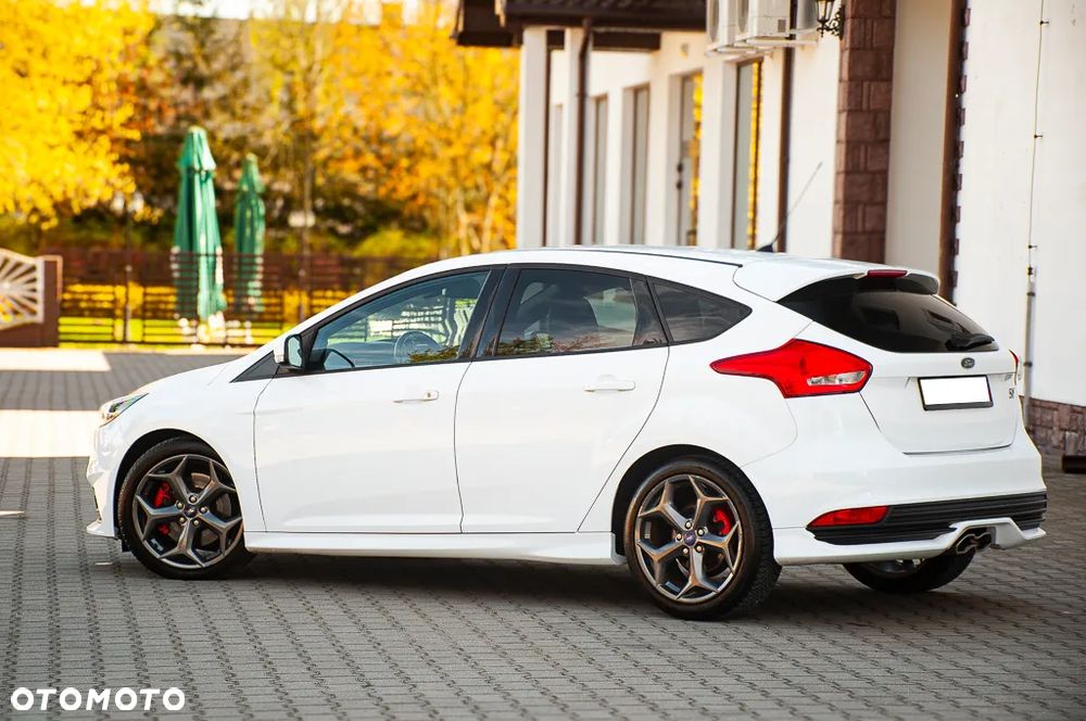Ford Focus 2.0 TDCi ST mit Leder-Exclusiv-Paket - 16