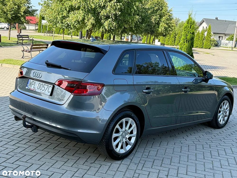 Audi A3 Sportback 1.6 TDI S line Sportpaket - 12