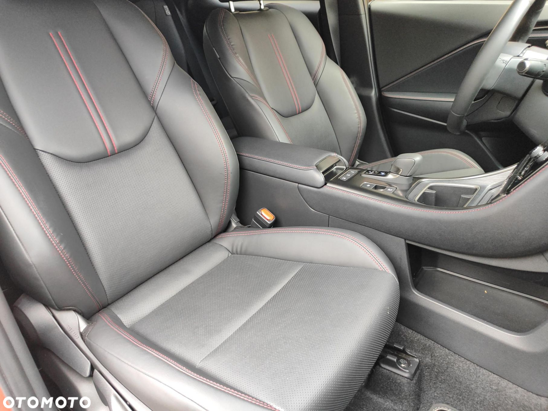 Lexus LBX 1.5 Hybrid Emotion - 17