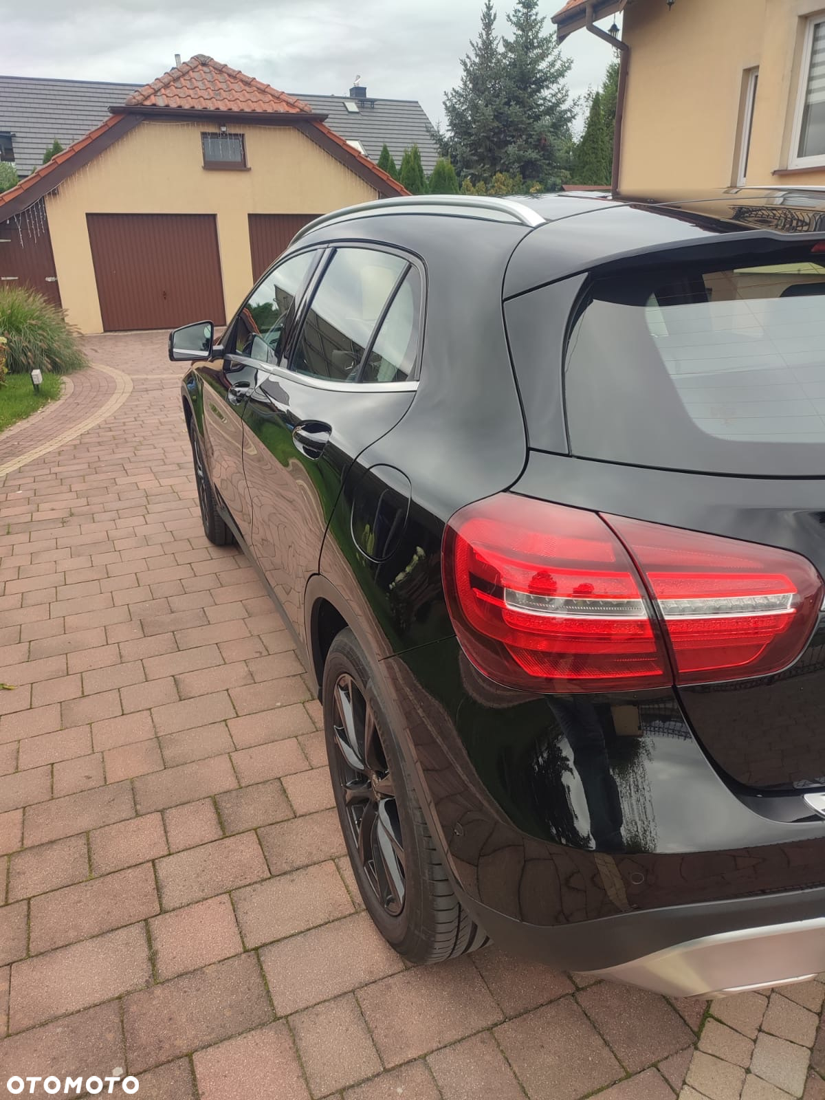 Mercedes-Benz GLA 200 7G-DCT - 4