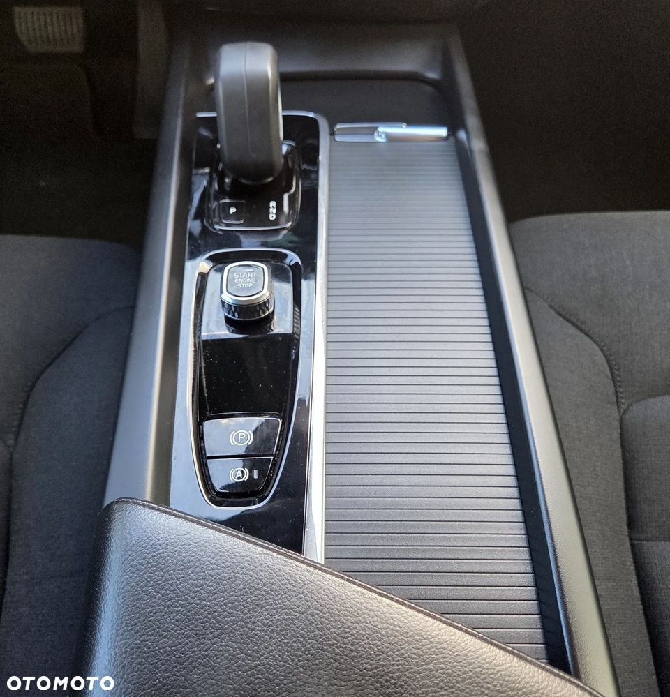 Volvo V60 B3 B DKG Momentum Pro - 36
