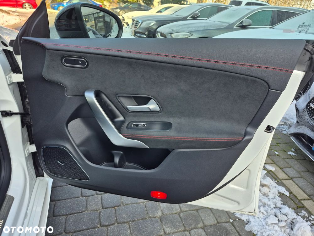 Mercedes-Benz CLA 200 AMG Line 7G-DCT - 30