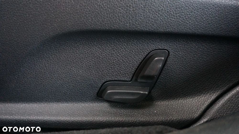 Mercedes-Benz Klasa E 220 d 9G-TRONIC - 25