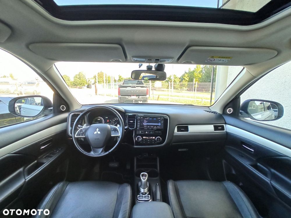 Mitsubishi Outlander - 15